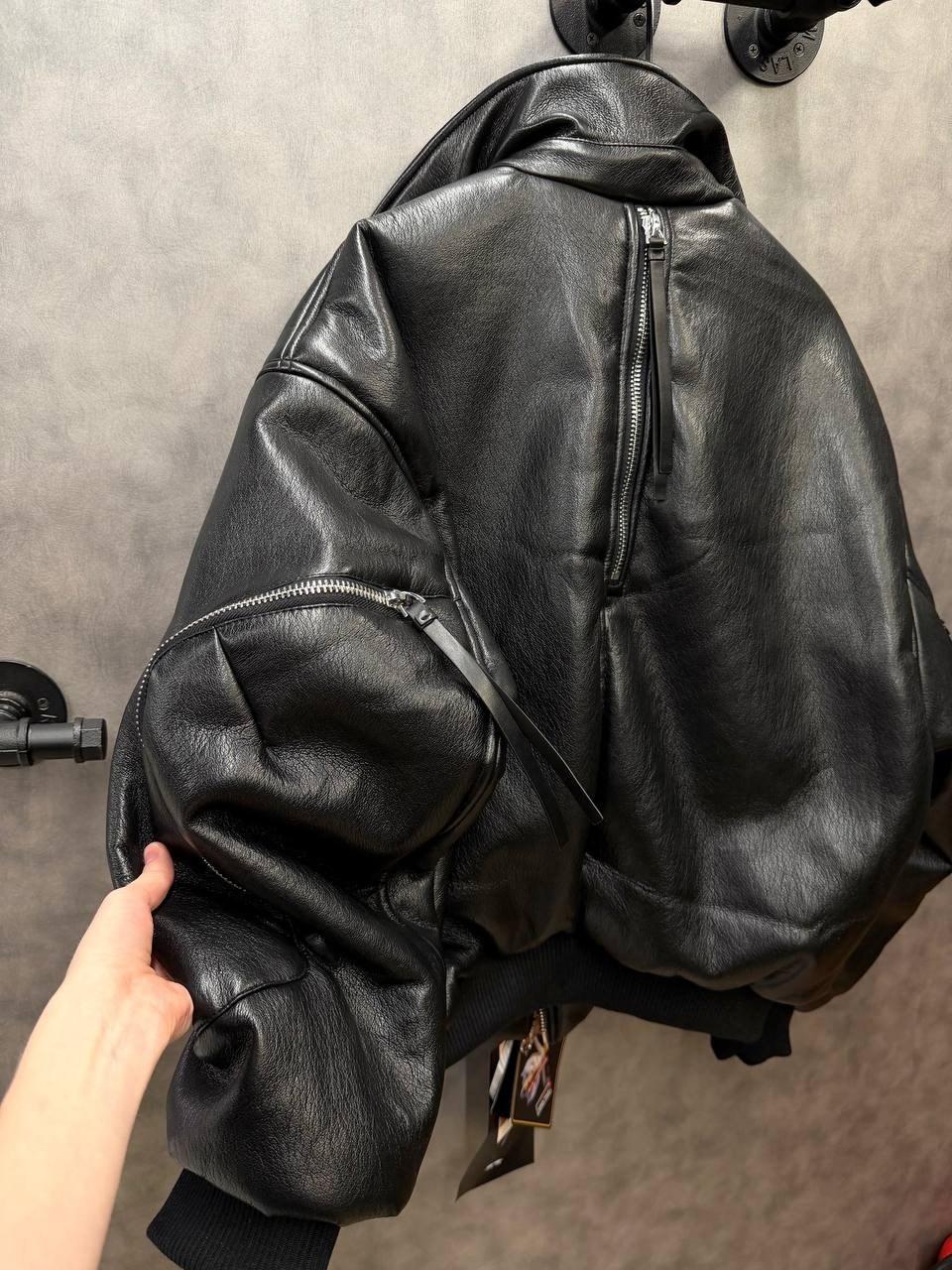 кожаная куртка,мужская кожаная куртка,куртка из искусственной кожи,oversized leather bomber jacket balenciaga,повседневная куртка