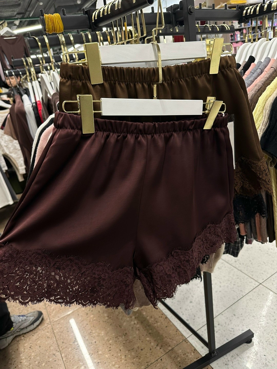 шорты кружевные,шорты с кружевом,меховые шорты,шорты женские,повседневные шорты