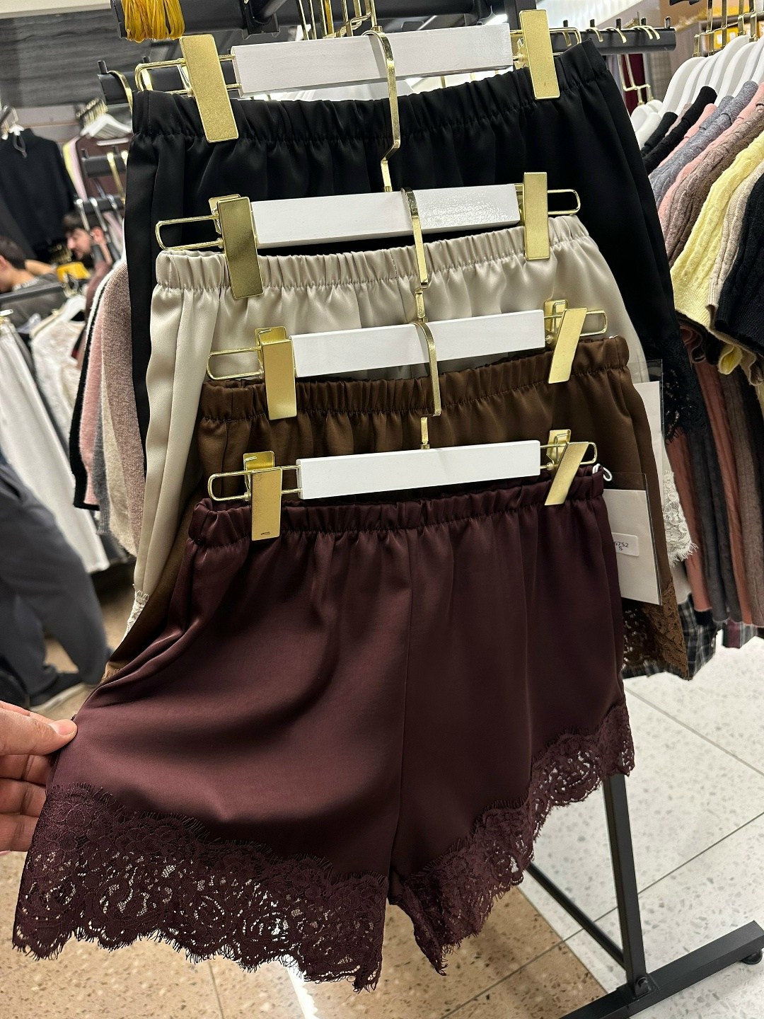 шорты кружевные,шорты с кружевом,меховые шорты,шорты женские,повседневные шорты