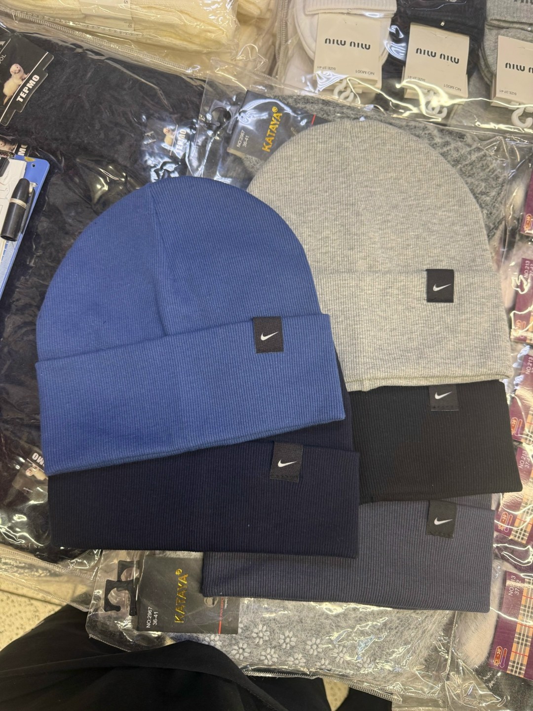 спортивная шапка nike peak kids' standard cuff swoosh beanie,шапка для мальчика,шапка для детей,шапочка для мальчика,шапка детская bodo