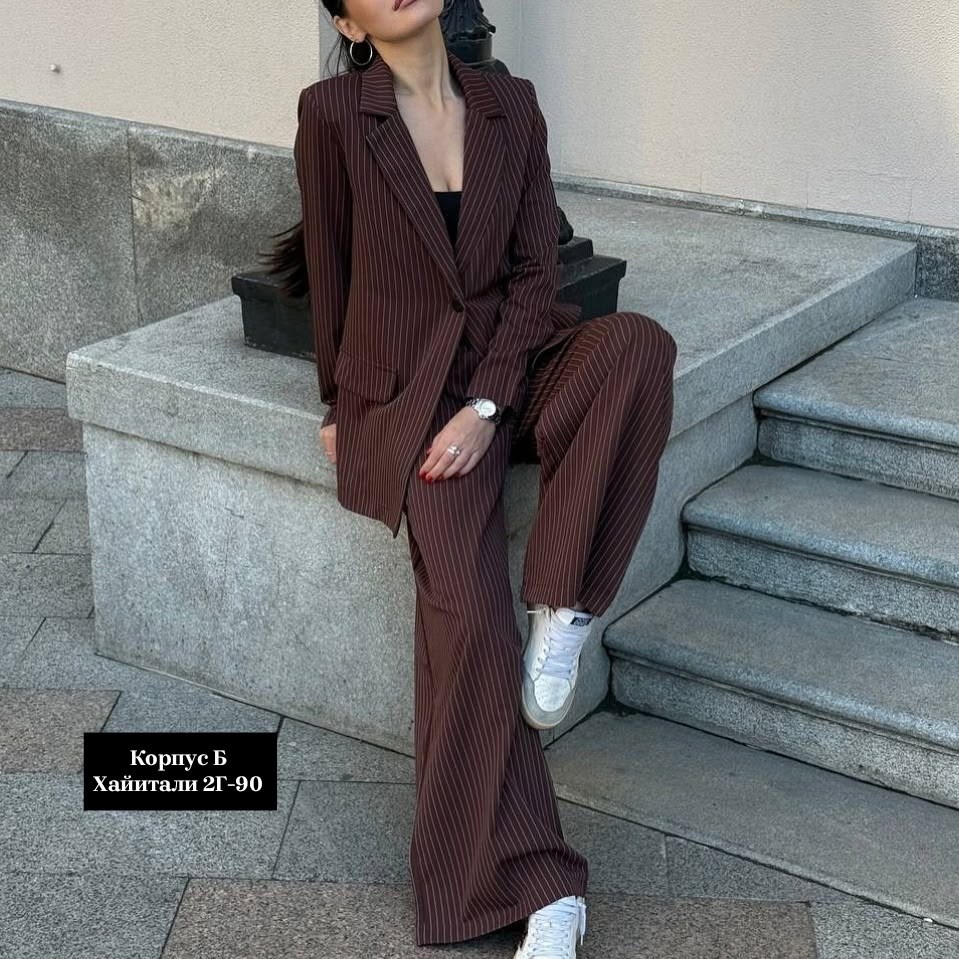 серый брючный костюм,костюм деловой женский,женские костюмы в полоску,костюм двойка,брючный костюм