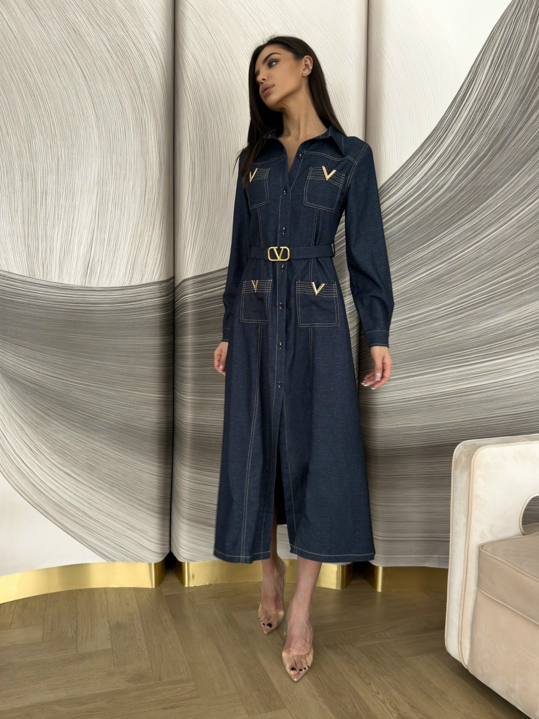 джинсовое платье-рубашка длины миди,джинсовое платье,женское джинсовое платье,джинсовое платье миди,джинсовое платье рубашка