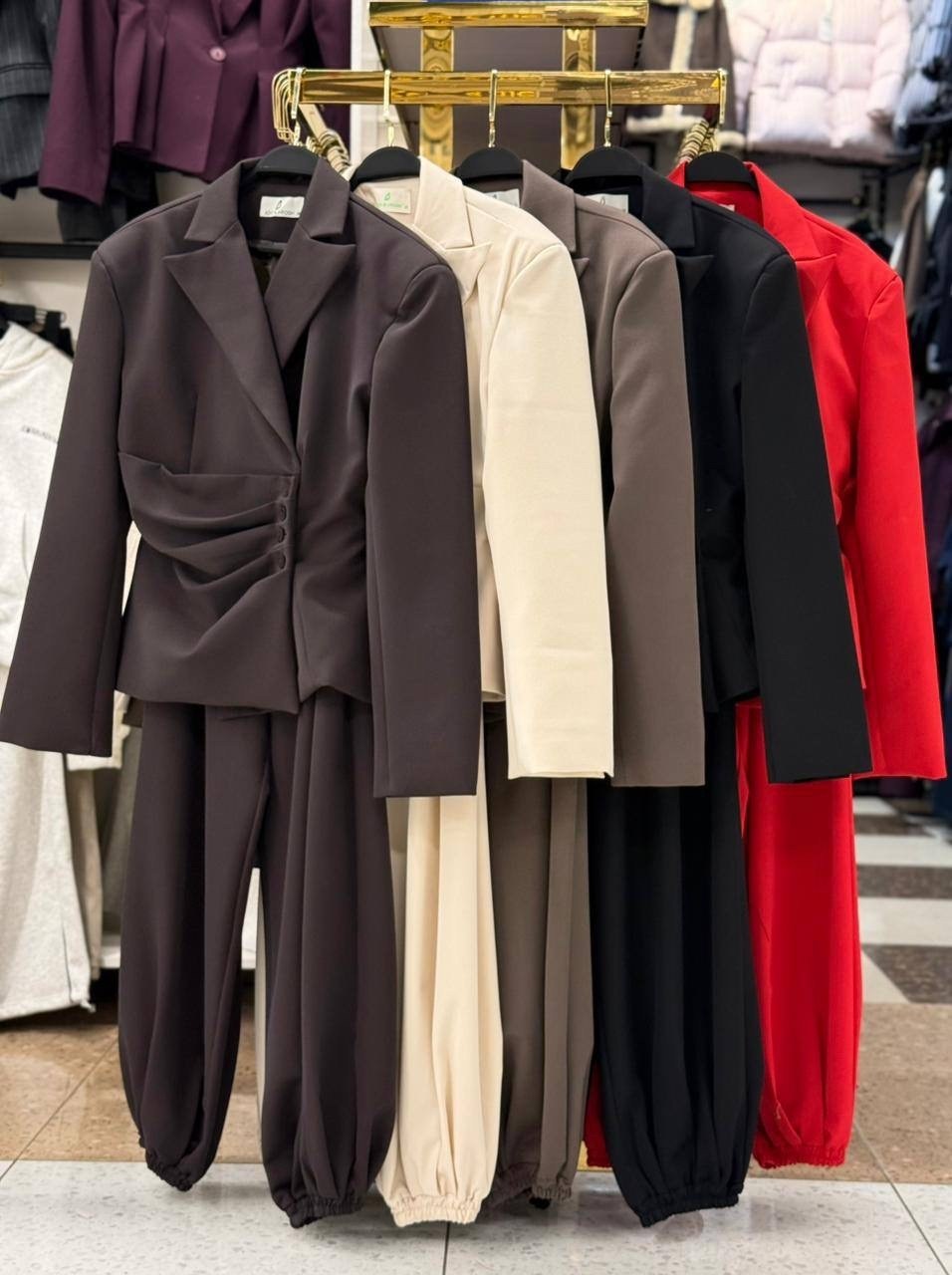 модные брючные костюмы,женский брючный костюм,черный брючный костюм,классические костюмы,черный костюм