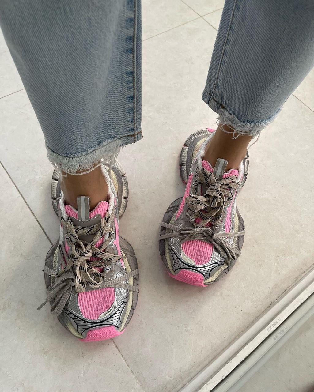 женские кроссовки balenciaga 3xl серебристые с розовым,женские кроссовки balenciaga 3xl серебристые с розовым lm-18153,кроссовки 3xl balenciaga серый/розовый/белый,кроссовки женские balenciaga,серо-ро