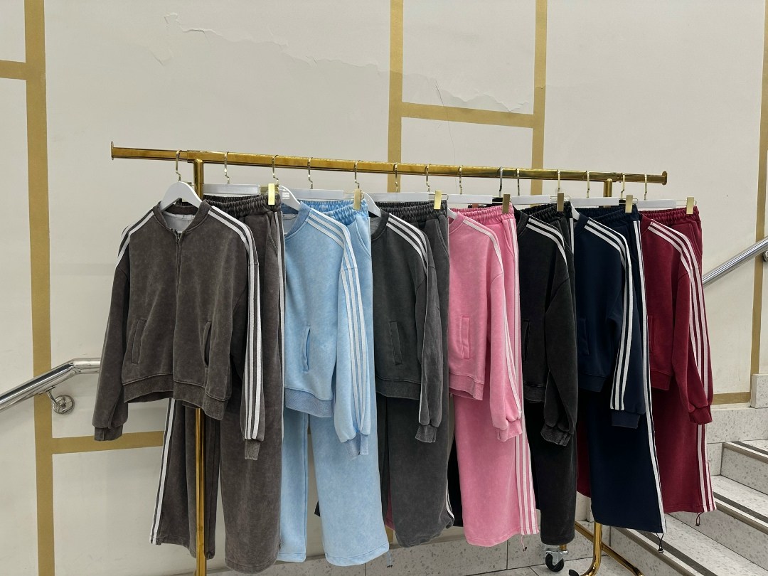 adidas burgundy velour tracksuit,адидас велюровая,велюровый спортивная костюм,бархатный костюм адидас,adidas originals beckenbauer tracksuit velour maroon white size m