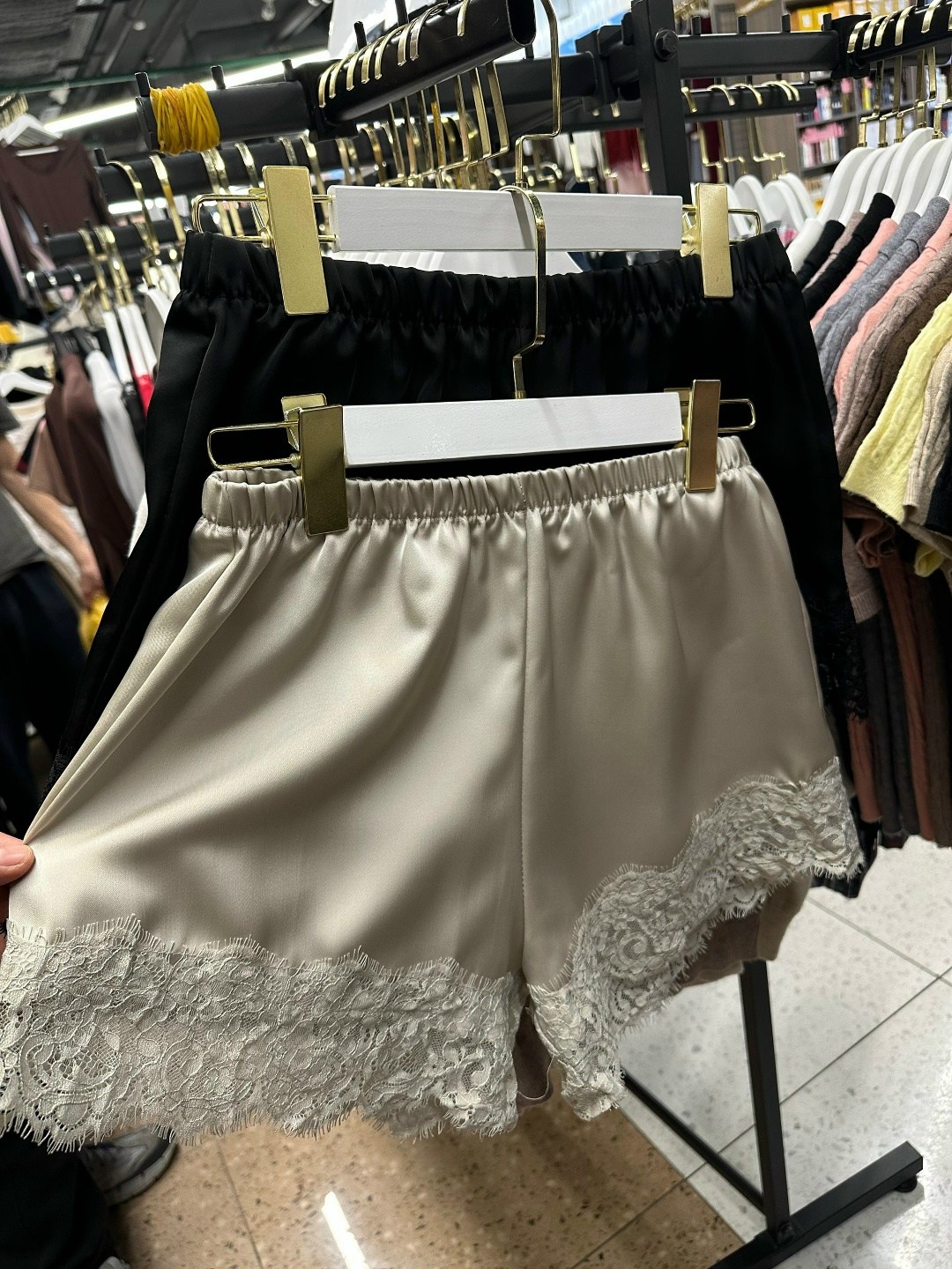 шорты кружевные,шорты с кружевом,меховые шорты,шорты женские,повседневные шорты