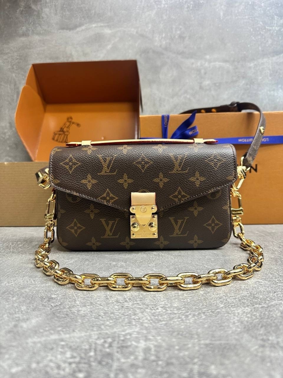 louis vuitton сумка,женская сумка louis vuitton,сумка на плечо louis vuitton,сумка pochette metis east west louis vuitton,сумка багет луи виттон
