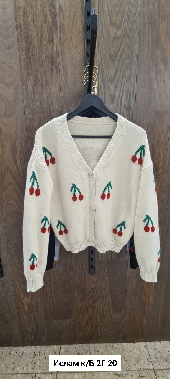 кардиган с вишенками,кардиган короткий на пуговицах с вишенками bye kitty,кардиган с вишнями,женский осенний вязаный кардиган с вышивкой вишни,женский трикотажный кардиган с вышивкой вишни