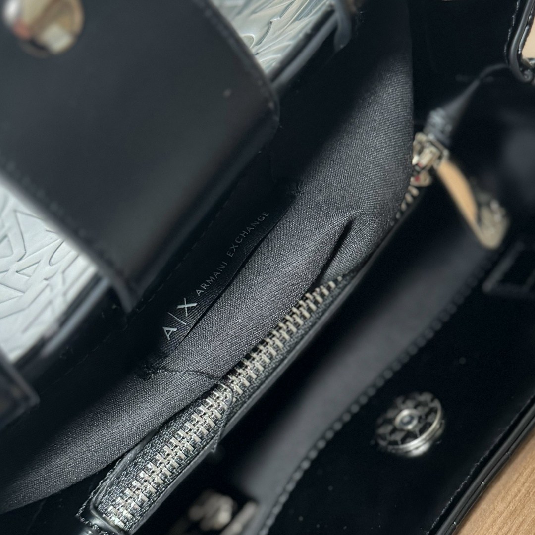 сумка armani exchange,armani exchange сумка женская,сумка armani exchange черный,черные женские сумки armani exchange,сумка armani exchange маленькая