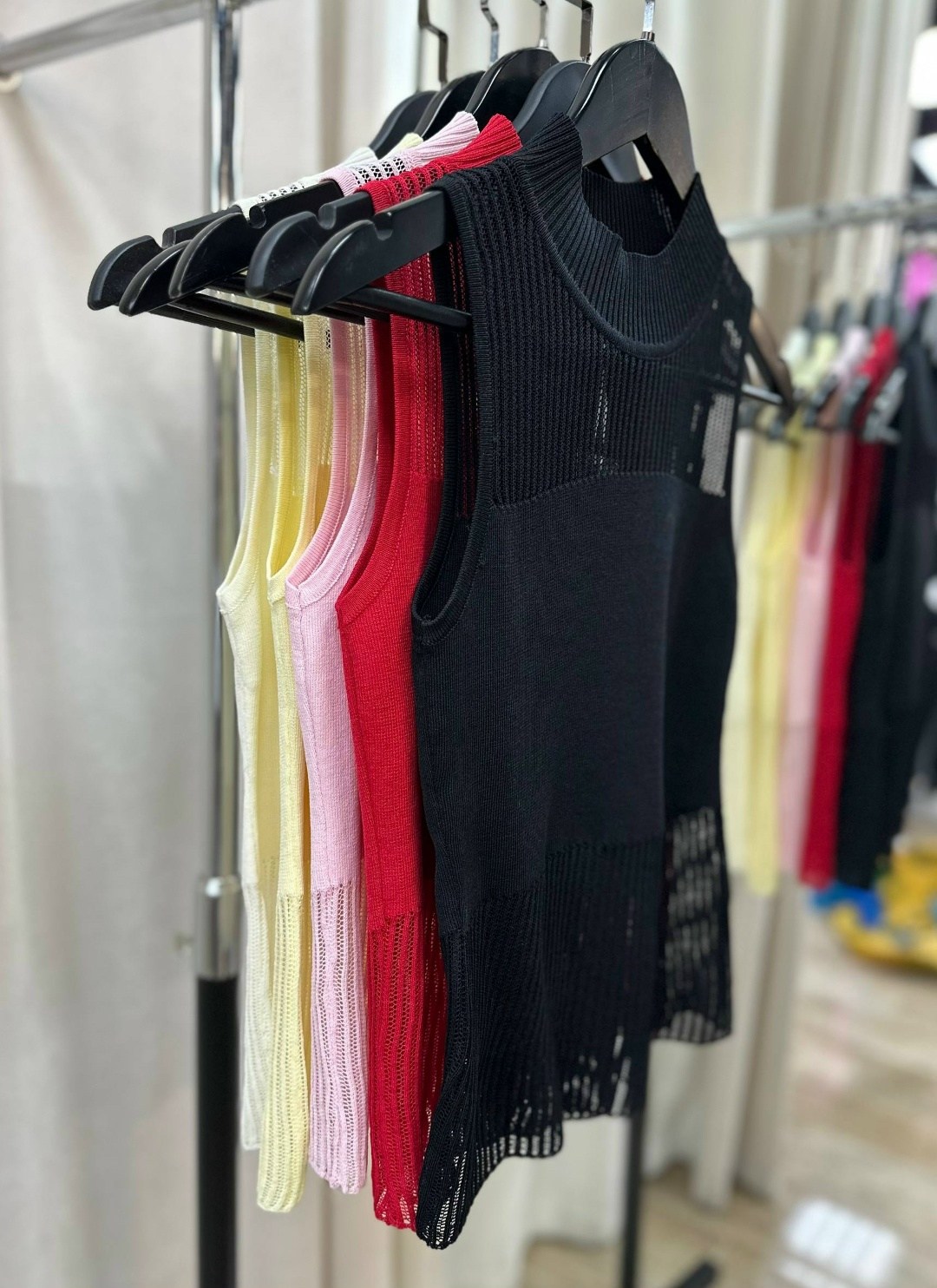 топ женский,модные топы,кожаная юбка,короткие топы