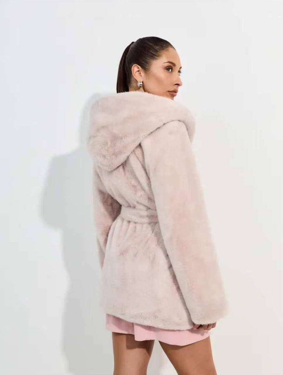 женская шуба из экомеха,шуба из экомеха,пальто из искусственного меха,шуба женская,женская шуба из эко меха с капюшоном