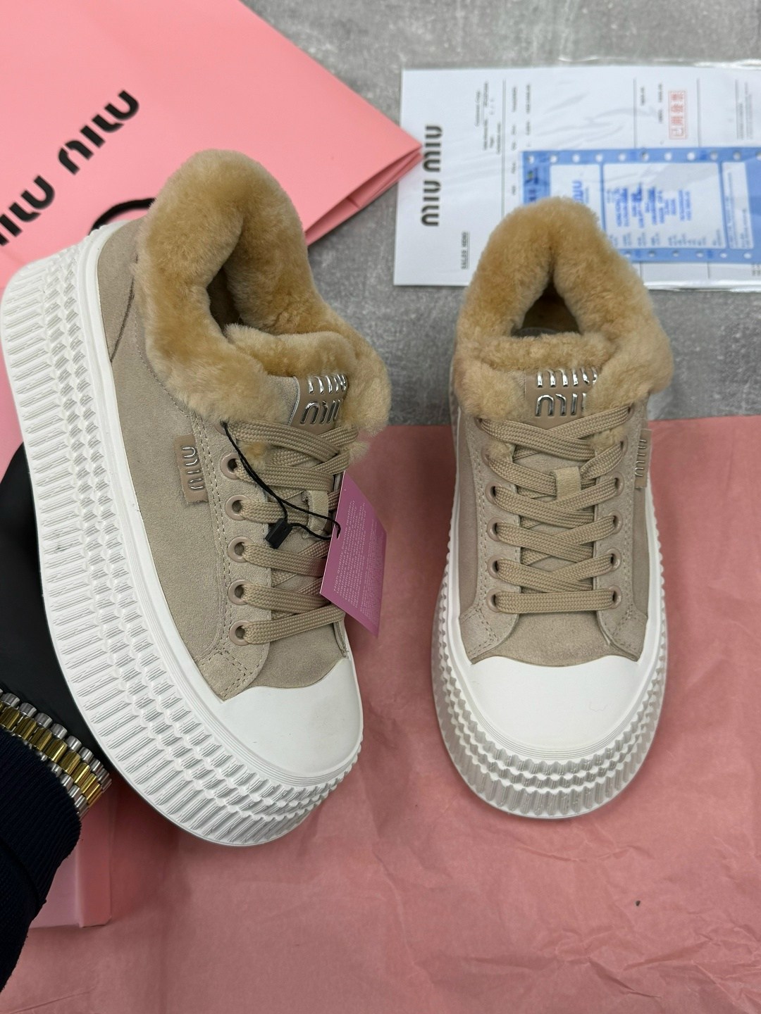 высокие тёплые женские кеды miu miu,кроссовки miu miu женские,кеды женские с мехом miu miu,миу миу кроссовки женские,