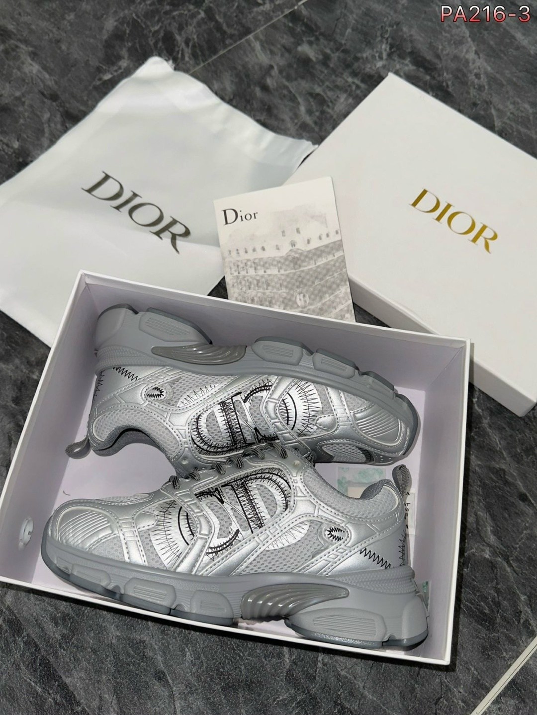 женские кроссовки,кроссовки dior,кроссовки серебристые,серебряные кроссовки,модные кроссовки