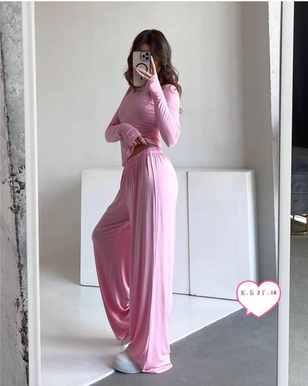 брючный костюм,элегантные комбинезоны,костюм женские повседневные,стильный женский комбинезон с обтягивающим верхом и свободными брюками,повседневный костюм с длинными брюками для женщин с круглым выр