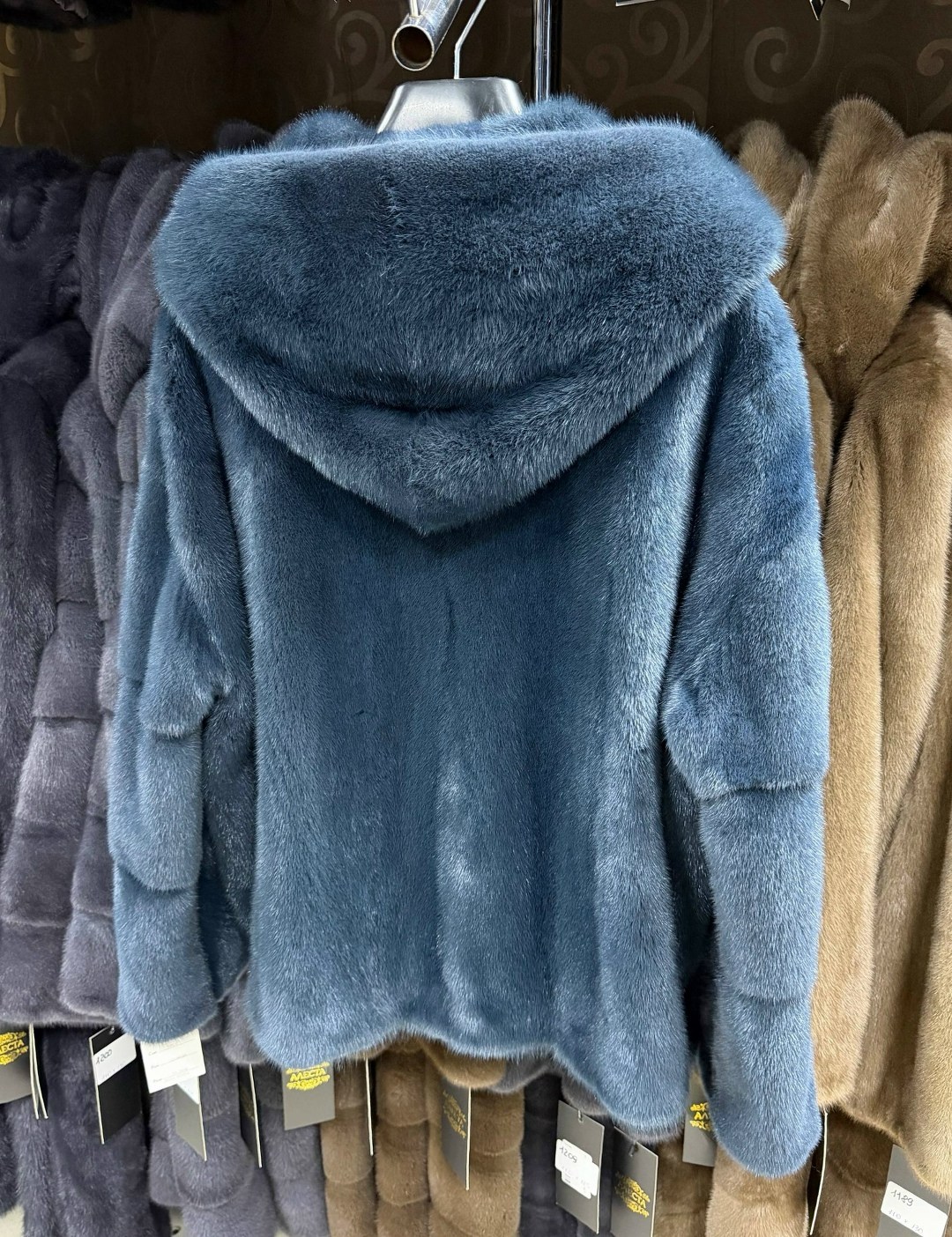 норковая шуба,шуба искусственная под норку с капюшоном,норковая шуба с капюшоном,шубка из меха европейской норки с капюшоном цвет голубой,голубая норка шуба