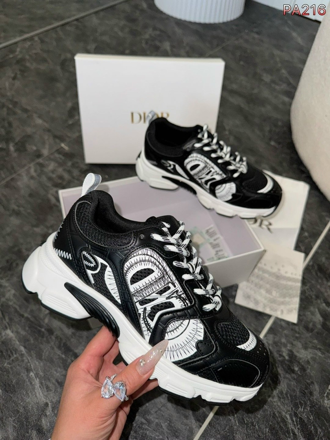 женские кроссовки,кроссовки dior,кроссовки серебристые,серебряные кроссовки,модные кроссовки