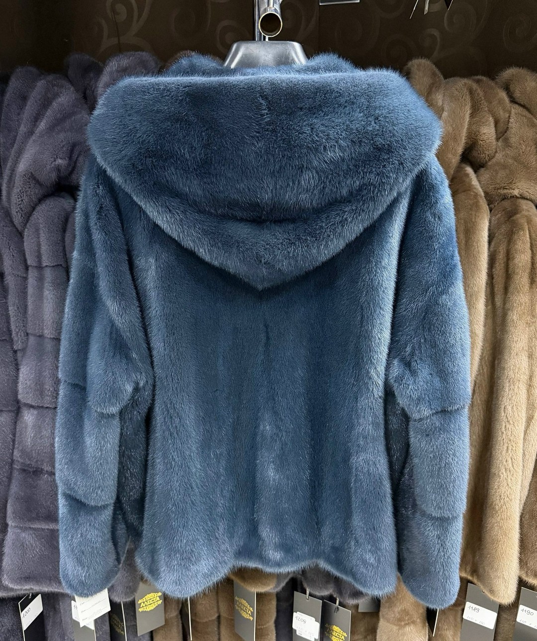 норковая шуба,шуба искусственная под норку с капюшоном,норковая шуба с капюшоном,шубка из меха европейской норки с капюшоном цвет голубой,голубая норка шуба