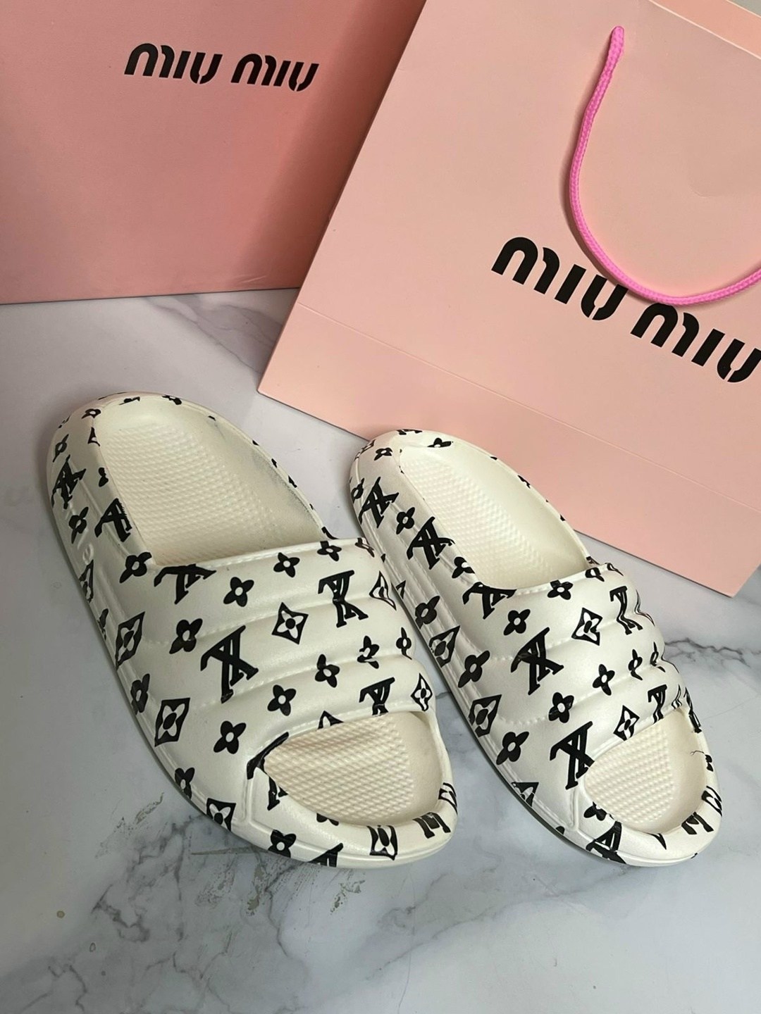 шлепанцы луи виттон,,луи виттон шлепки женские,шлепанцы женские,шлепанцы louis vuitton