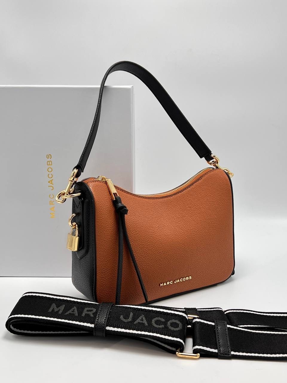 сумка marc jacobs 25-16 см натуральная замша,сумка-хобо через плечо marc jacobs,сумка-хобо от marc jacobs из натуральной кожи,сумка marc jacobs,marc jacobs сумка женская