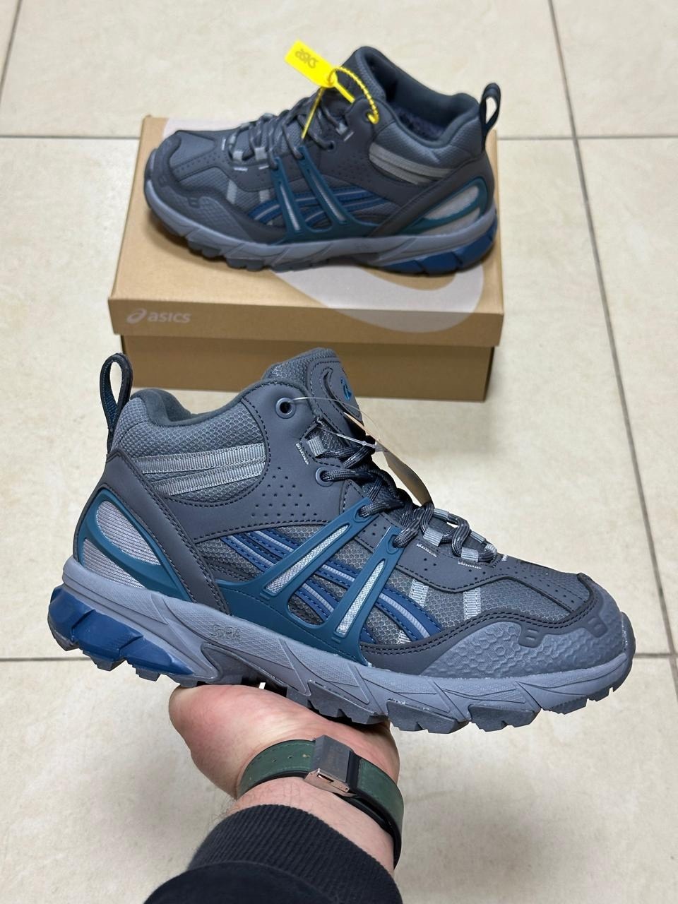 зимние кроссовки asics gel kahana 8 hi,кроссовки asics,зимние кроссовки asics gel kahana 8 hi цвет серый,кроссовки мужские зимние asics gel-kahana 8,кроссовки ботинки asics gel kahana 8 зимние