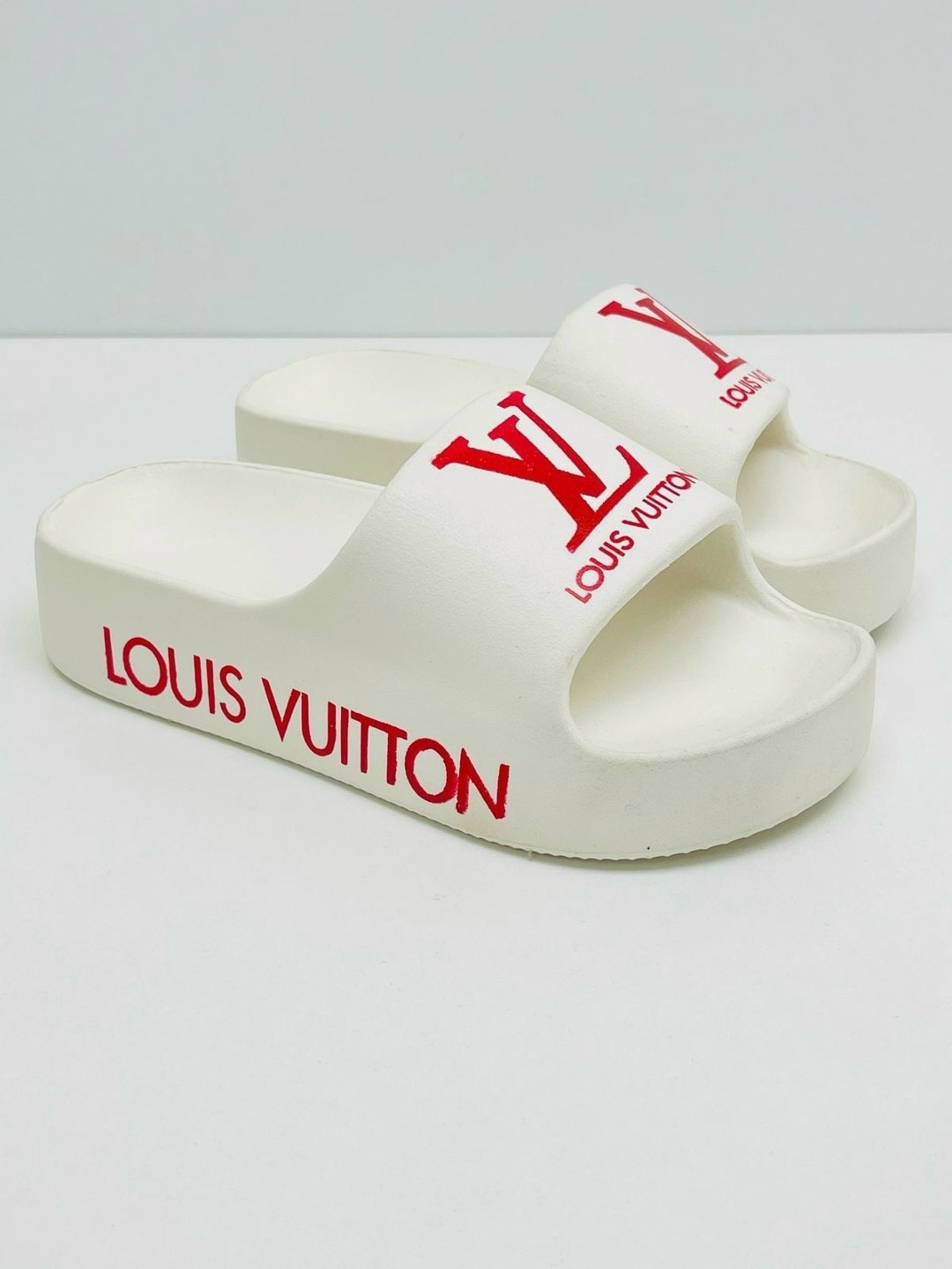 ,шлепанцы женские,тапочки louis vuitton,шлепки женские,тапочки резиновые женские