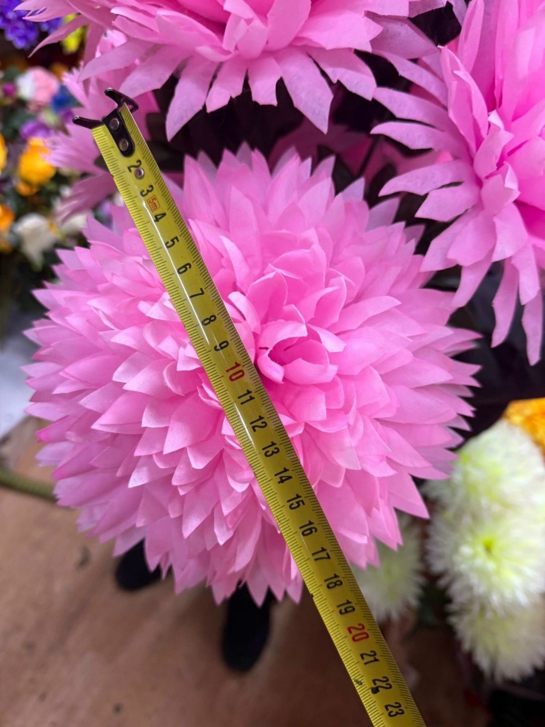 разноцветные хризантемы,хризантемы большие,хризантемы,цветок искусственная,искусственные хризантемы