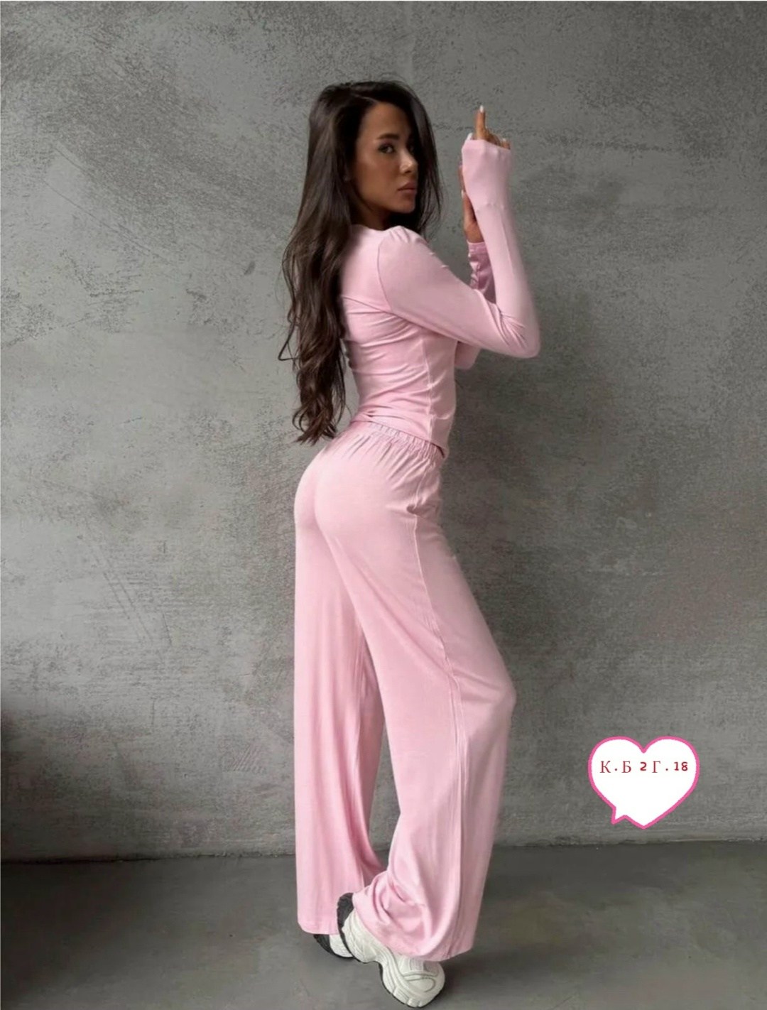 брючный костюм,элегантные комбинезоны,костюм женские повседневные,стильный женский комбинезон с обтягивающим верхом и свободными брюками,повседневный костюм с длинными брюками для женщин с круглым выр