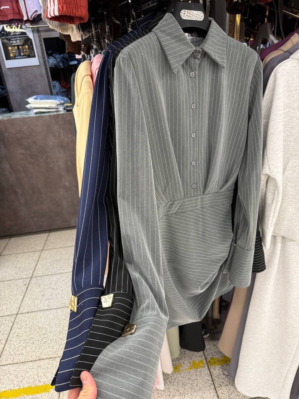 костюм с юбкой и рубашкой,стильное женское платье,стильное офисное платье-рубашка в полоску мини,костюм с юбкой,костюм женский с юбкой