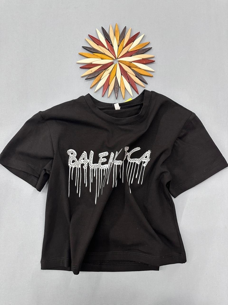 футболка balenciaga,баленсиага футболка,логотип баленсиага на футболке,футболки с логотипами,футболка