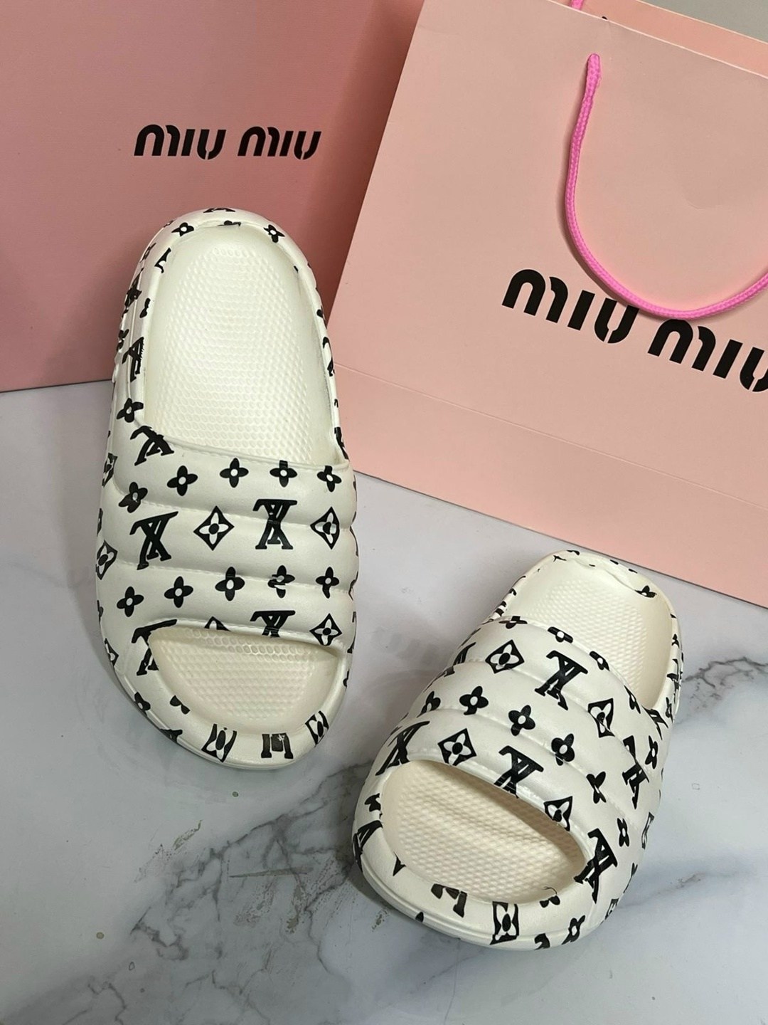 шлепанцы луи виттон,,луи виттон шлепки женские,шлепанцы женские,шлепанцы louis vuitton