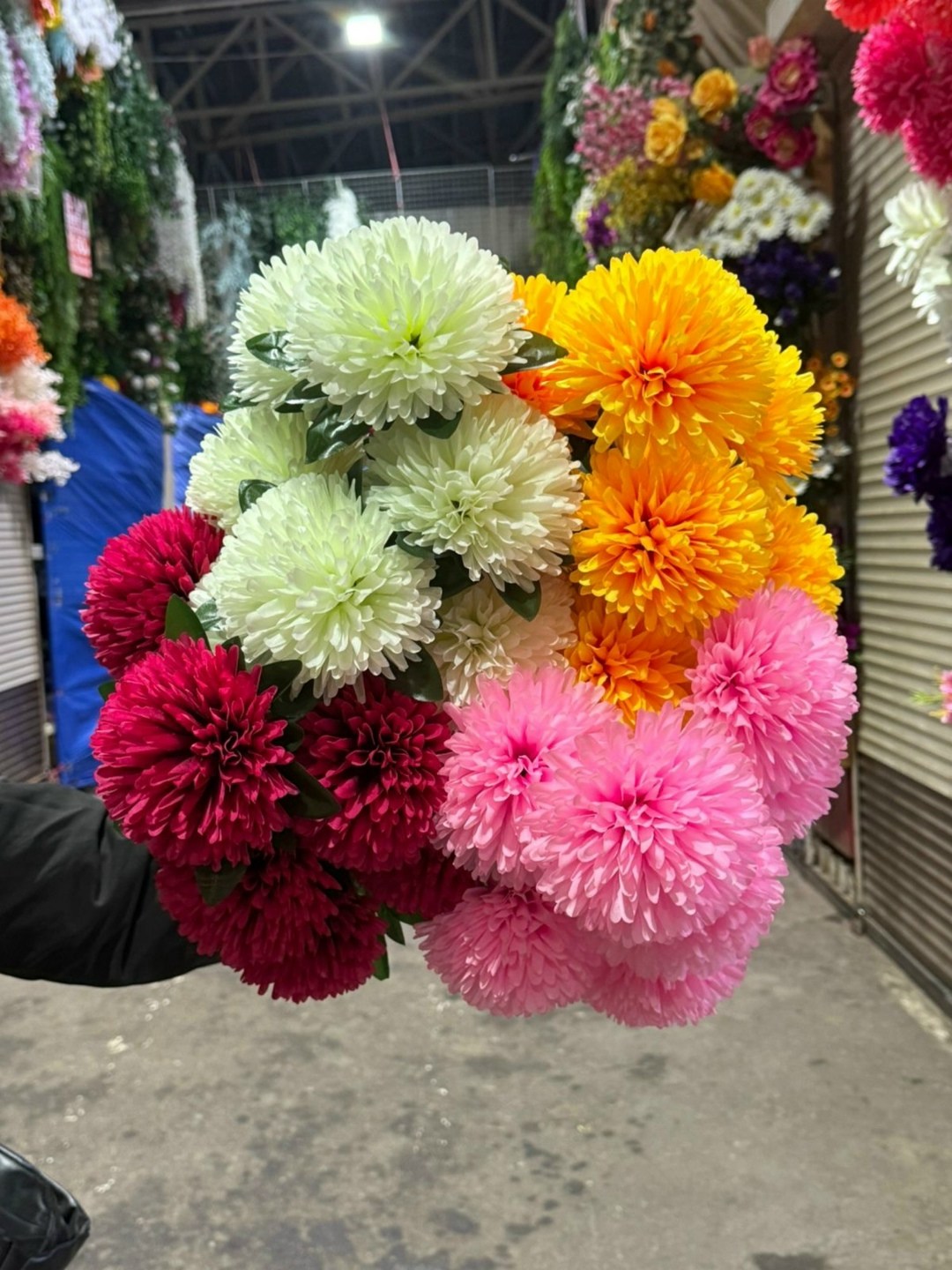 разноцветные хризантемы,хризантемы большие,хризантемы,цветок искусственная,искусственные хризантемы