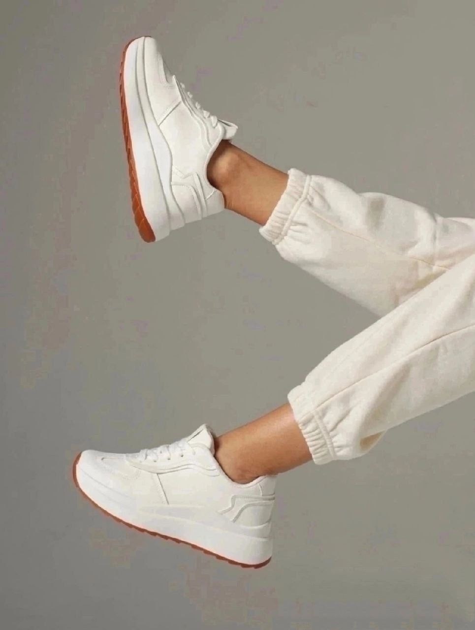 кроссовки женские белые,женские кроссовки,кроссовки белые,стильные кроссовки,кроссовки модные