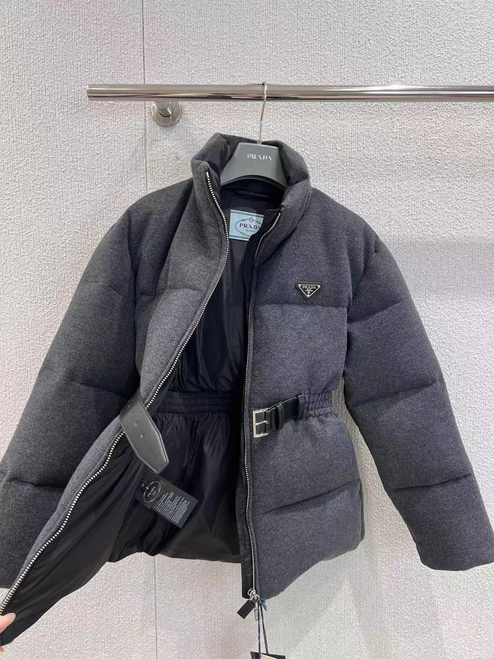 пуховик prada,женский пуховик prada,женский пуховик prada flannel,куртка prada,пуховик в стиле prada