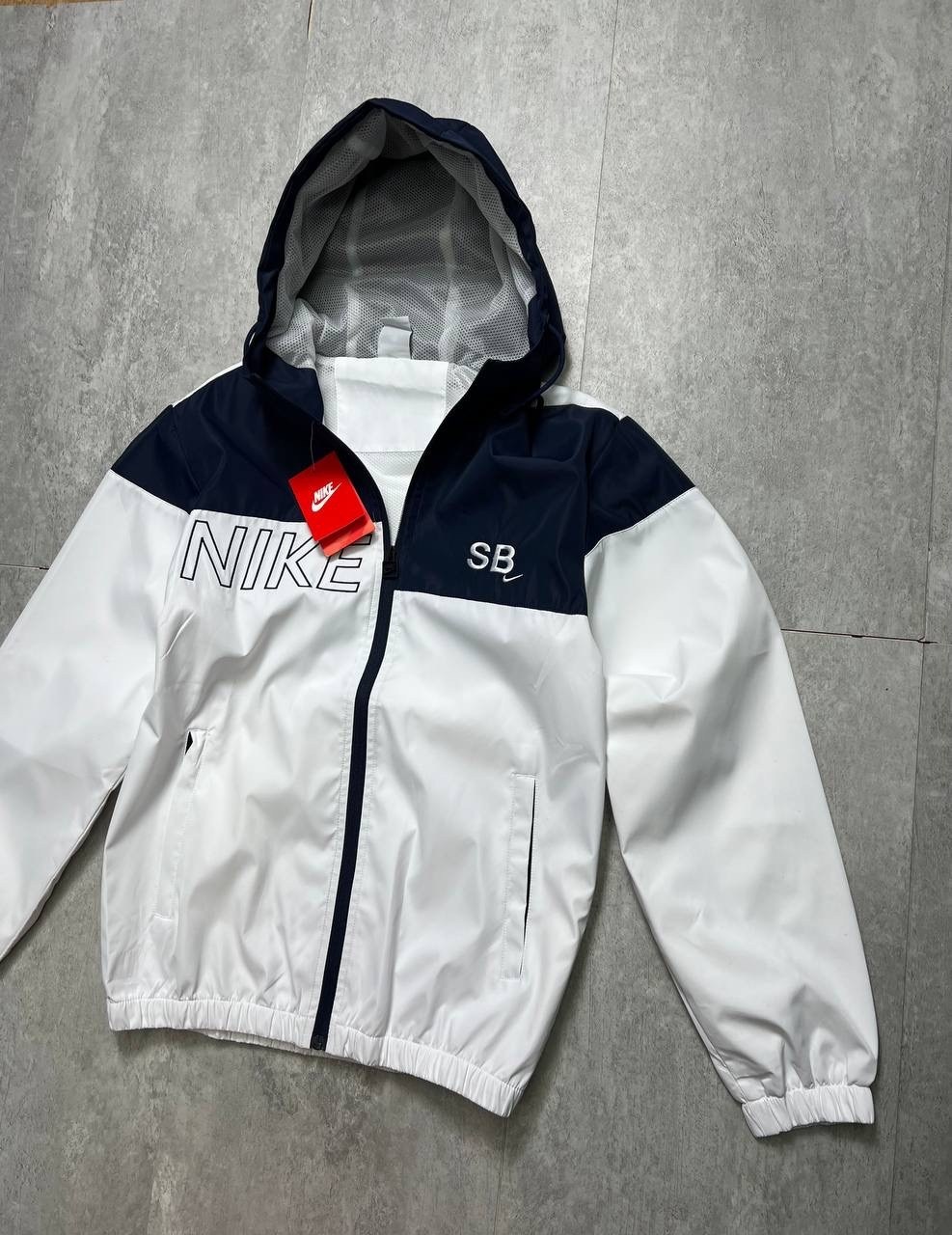 ветровка nike,supreme nike hooded sport jacket silver,легкая куртка,ветровка,найк суприм куртка