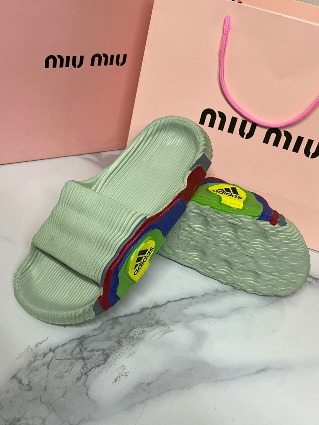 шлепанцы adidas,шлепанцы adidas adilette,шлепанцы женские,,модные тапочки