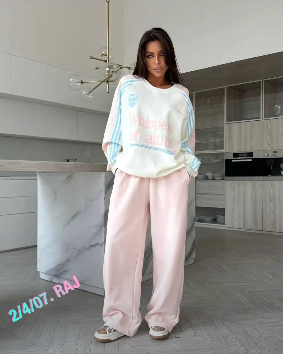 свитшот attire свободного кроя,женские костюмы оверсайз,костюм двойка в стиле oversize,оверсайз толстовка,свитшот attire