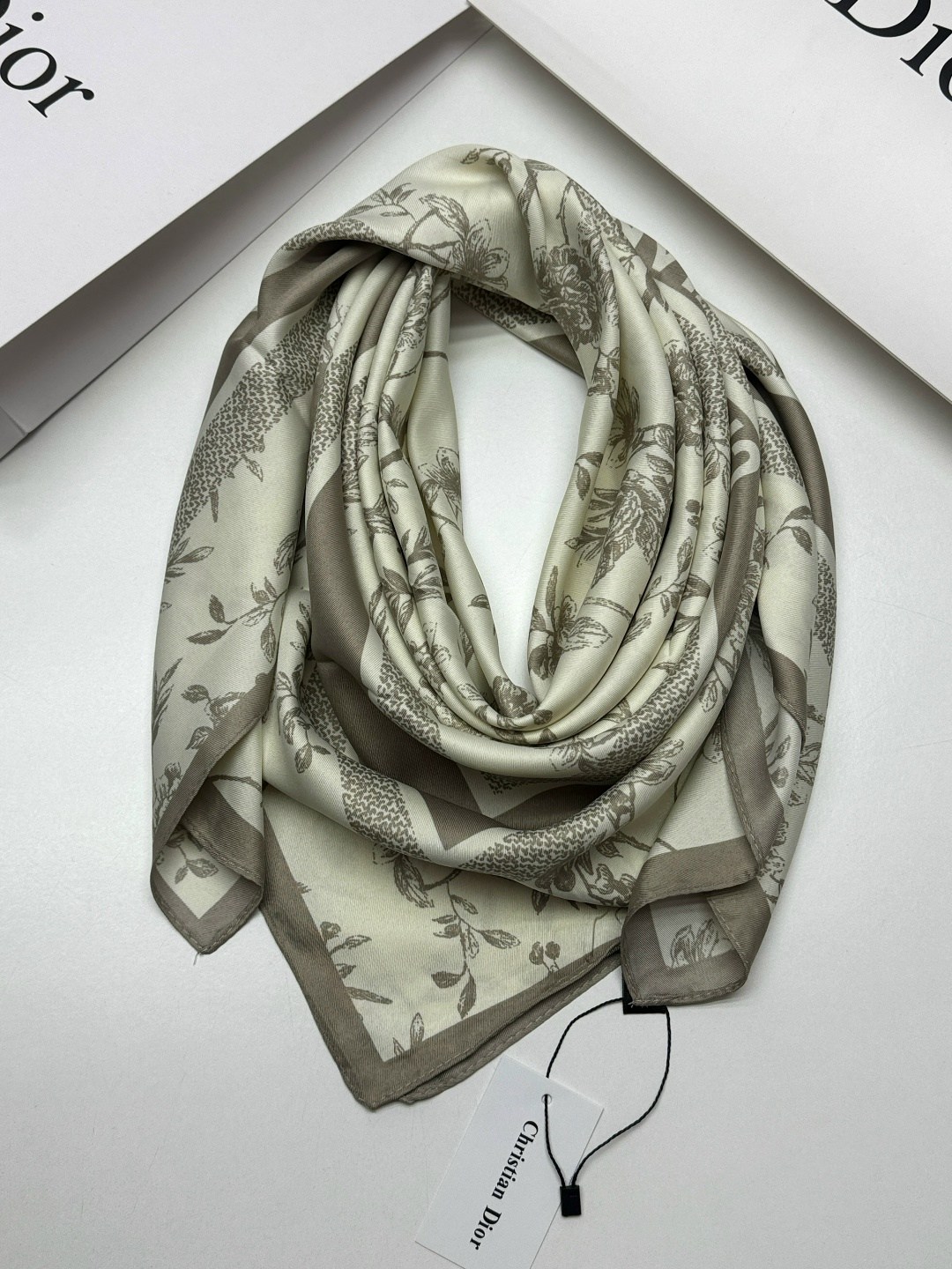 платок шелковый,платки женские,тонкиe платки,платки шарф,платки диор