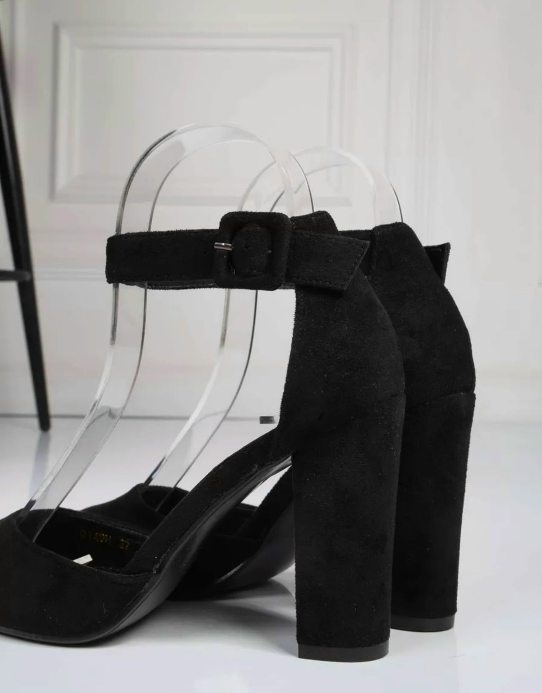 замшевые босоножки,каблуки босоножки,черные босоножки,велюровые босоножки,туфли на каблуке черные