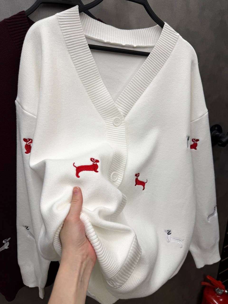 кардиган женский оверсайз с трендовой вышивкой,кардиган с вышивкой,модный вязаный кардиган,женский вязаный кардиган,кардиган оверсайз с трендовой вышивкой