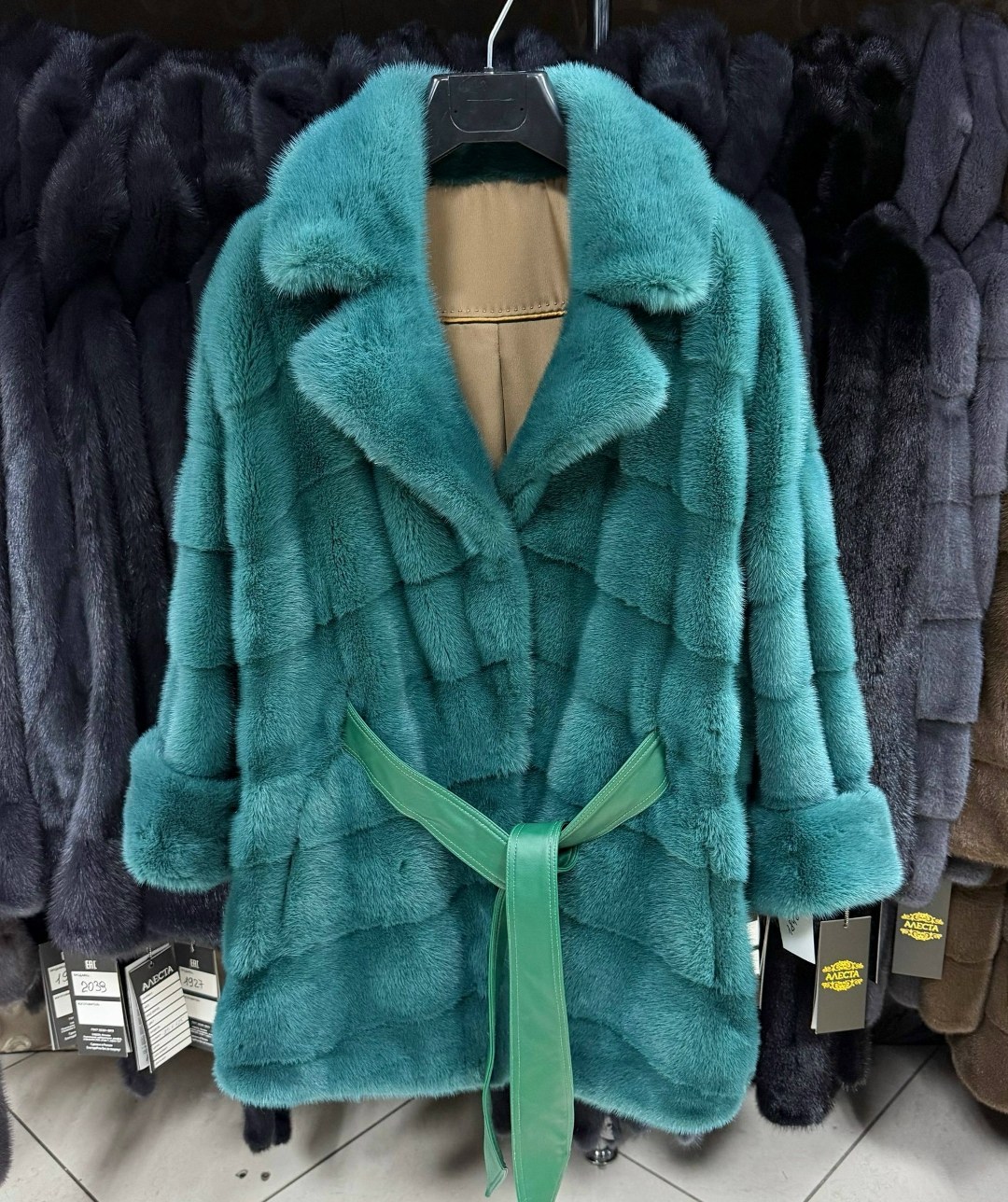 шубка из меха норки,шуба норковая,шуба (норка),женская норковая шуба,зеленая норковая шуба