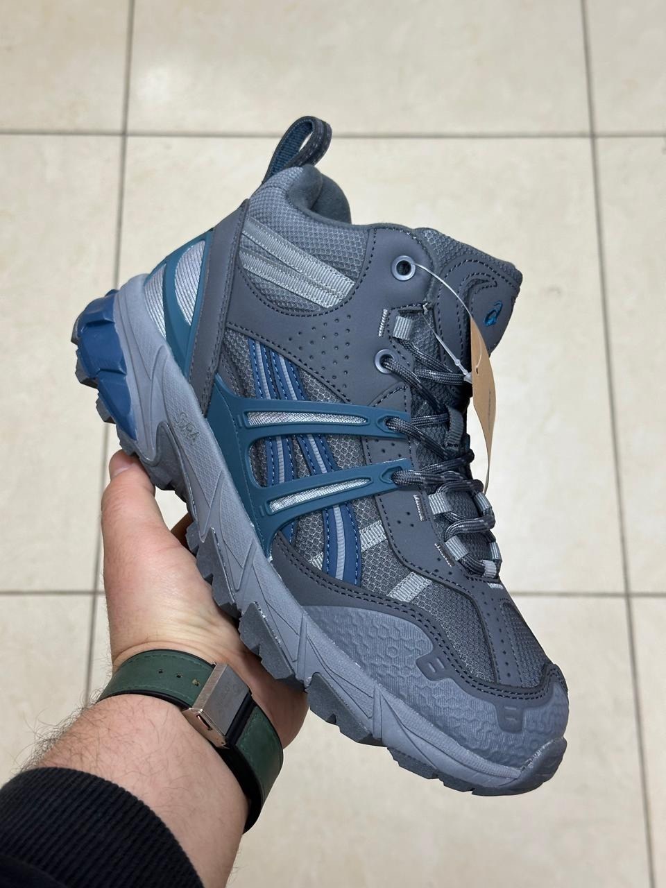 зимние кроссовки asics gel kahana 8 hi,кроссовки asics,зимние кроссовки asics gel kahana 8 hi цвет серый,кроссовки мужские зимние asics gel-kahana 8,кроссовки ботинки asics gel kahana 8 зимние