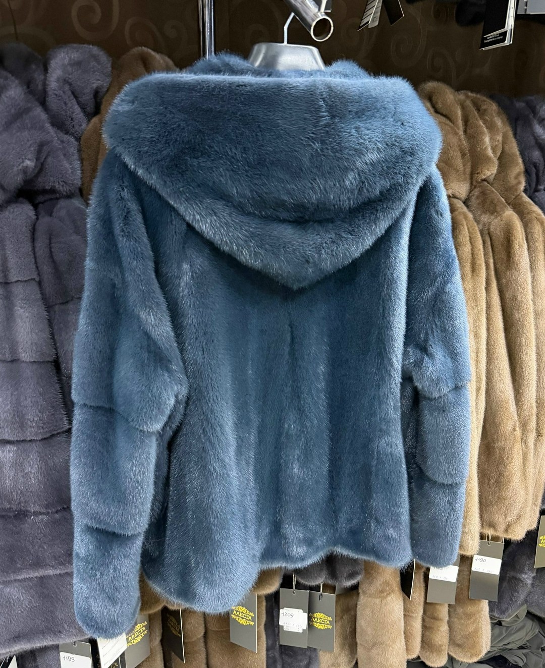 норковая шуба,шуба искусственная под норку с капюшоном,норковая шуба с капюшоном,шубка из меха европейской норки с капюшоном цвет голубой,голубая норка шуба