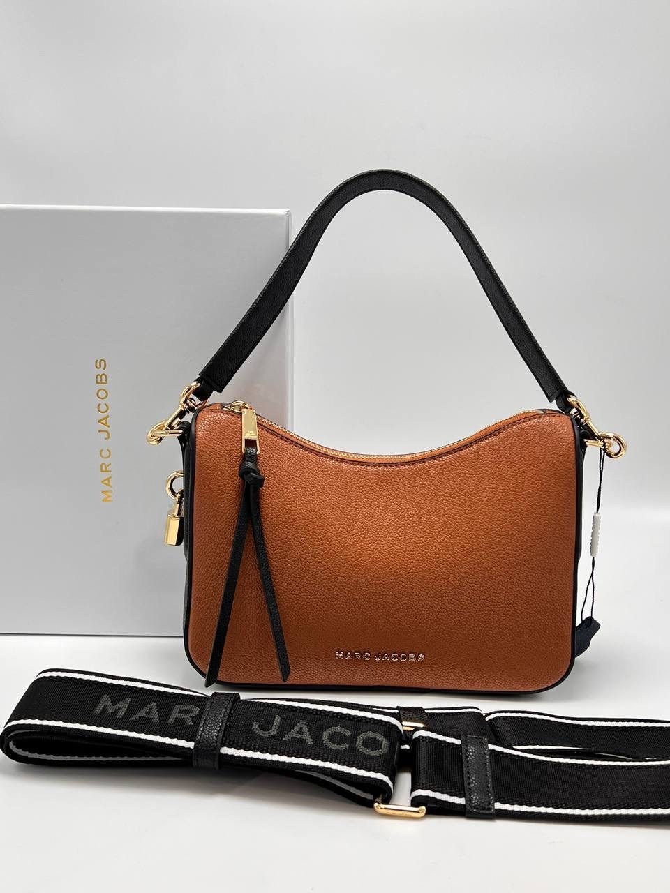 сумка-хобо через плечо marc jacobs,marc jacobs сумка женская,сумка marc jacobs 25-16 см натуральная замша,сумка-хобо через плечо marc jacobs (24х17х8 см),сумка marc jacobs