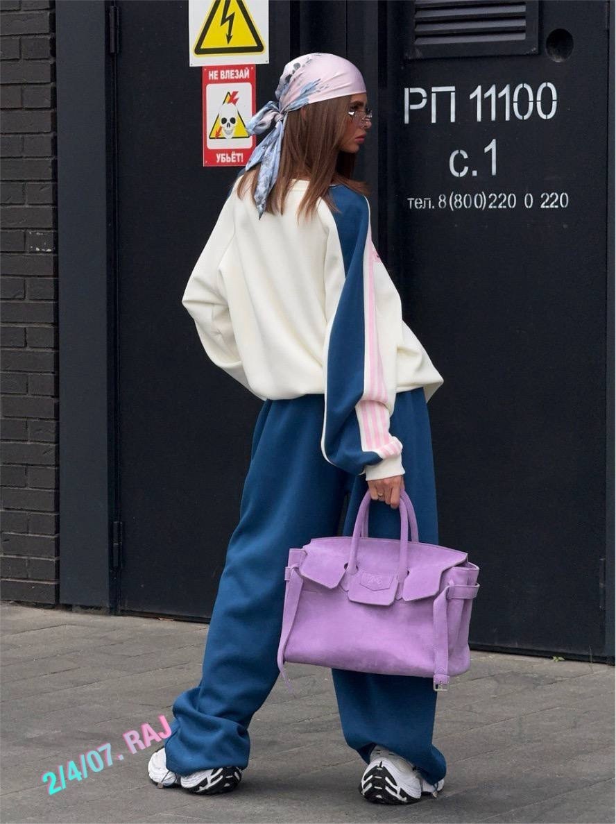 свитшот attire свободного кроя,женские костюмы оверсайз,костюм двойка в стиле oversize,оверсайз толстовка,свитшот attire