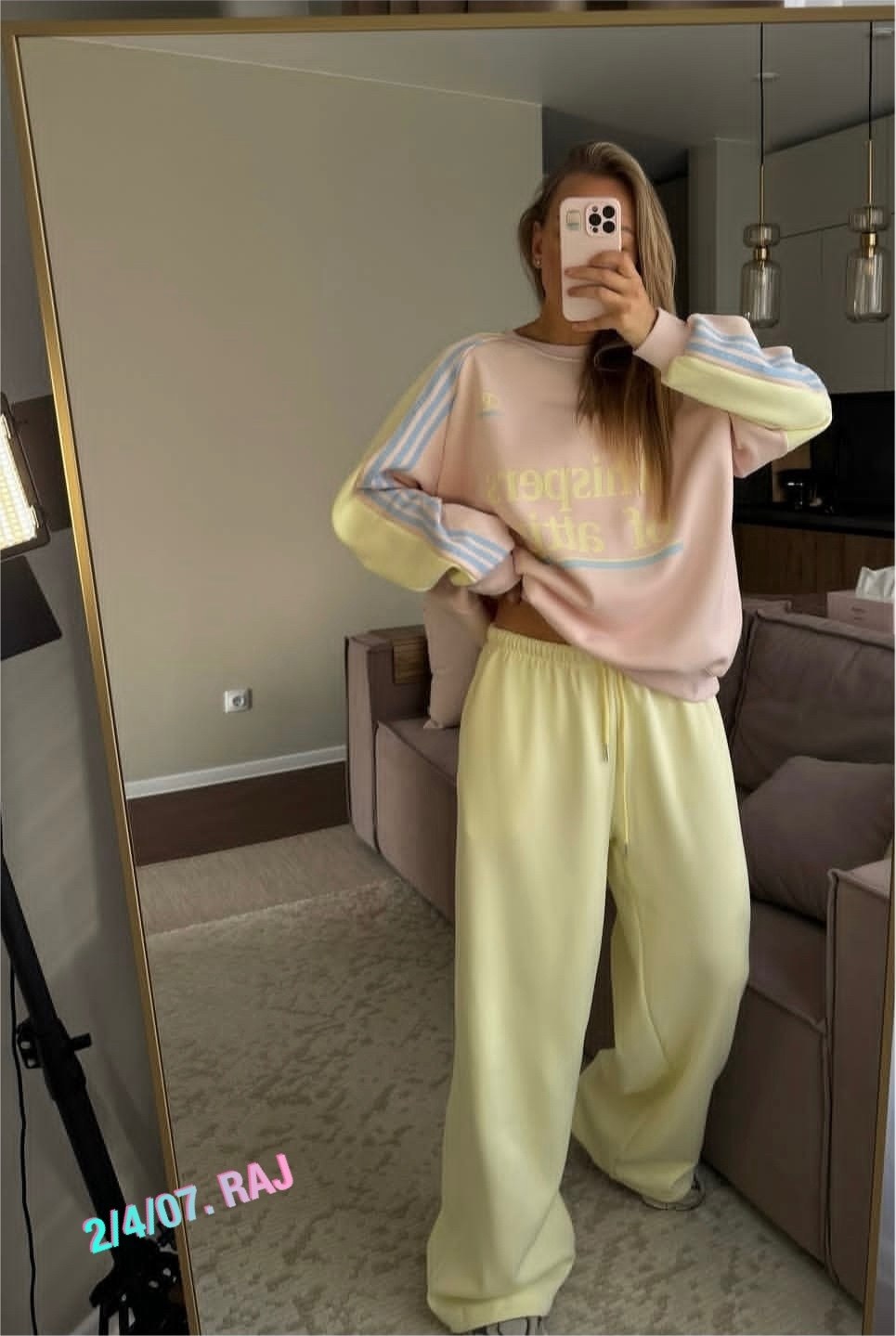 свитшот attire свободного кроя,женские костюмы оверсайз,костюм двойка в стиле oversize,оверсайз толстовка,свитшот attire