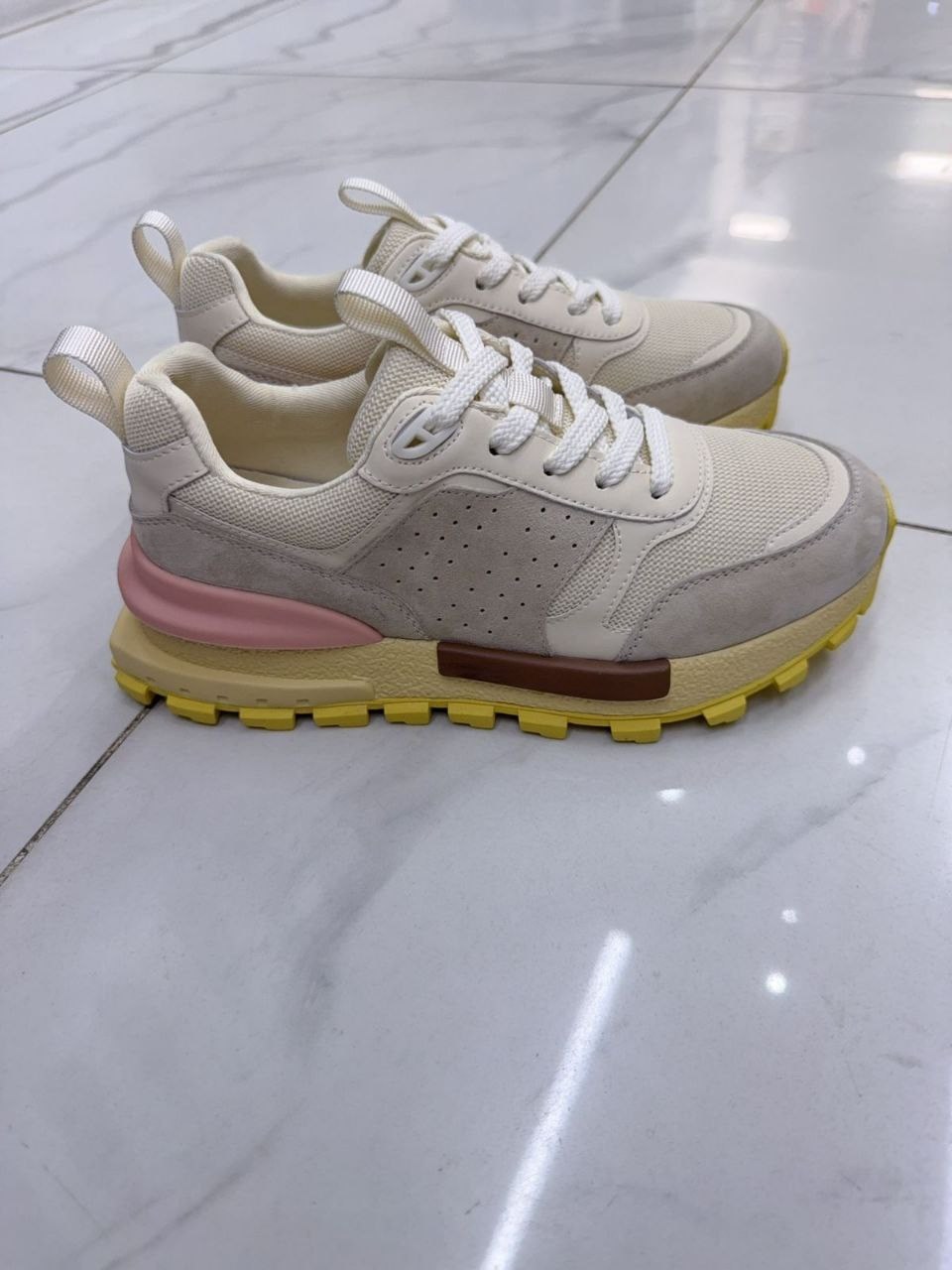 ,кроссовки женскиe,кроссовки эко,кроссовки модные,стильные кроссовки