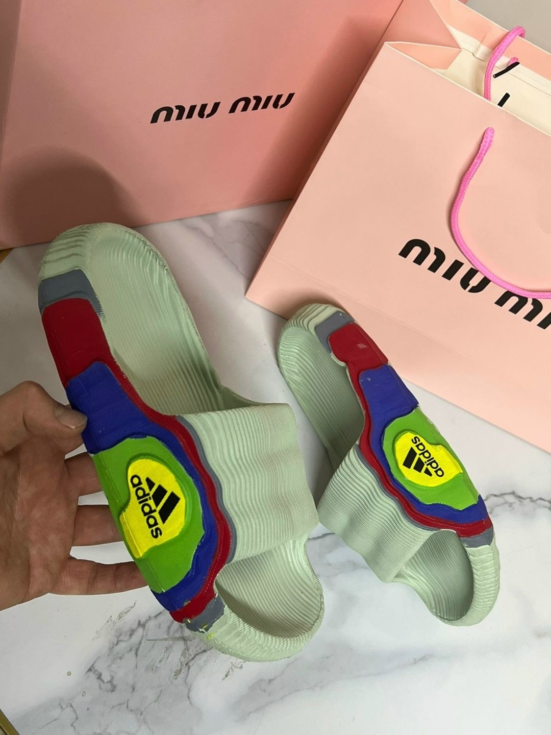 шлепанцы adidas,шлепанцы adidas adilette,шлепанцы женские,,модные тапочки