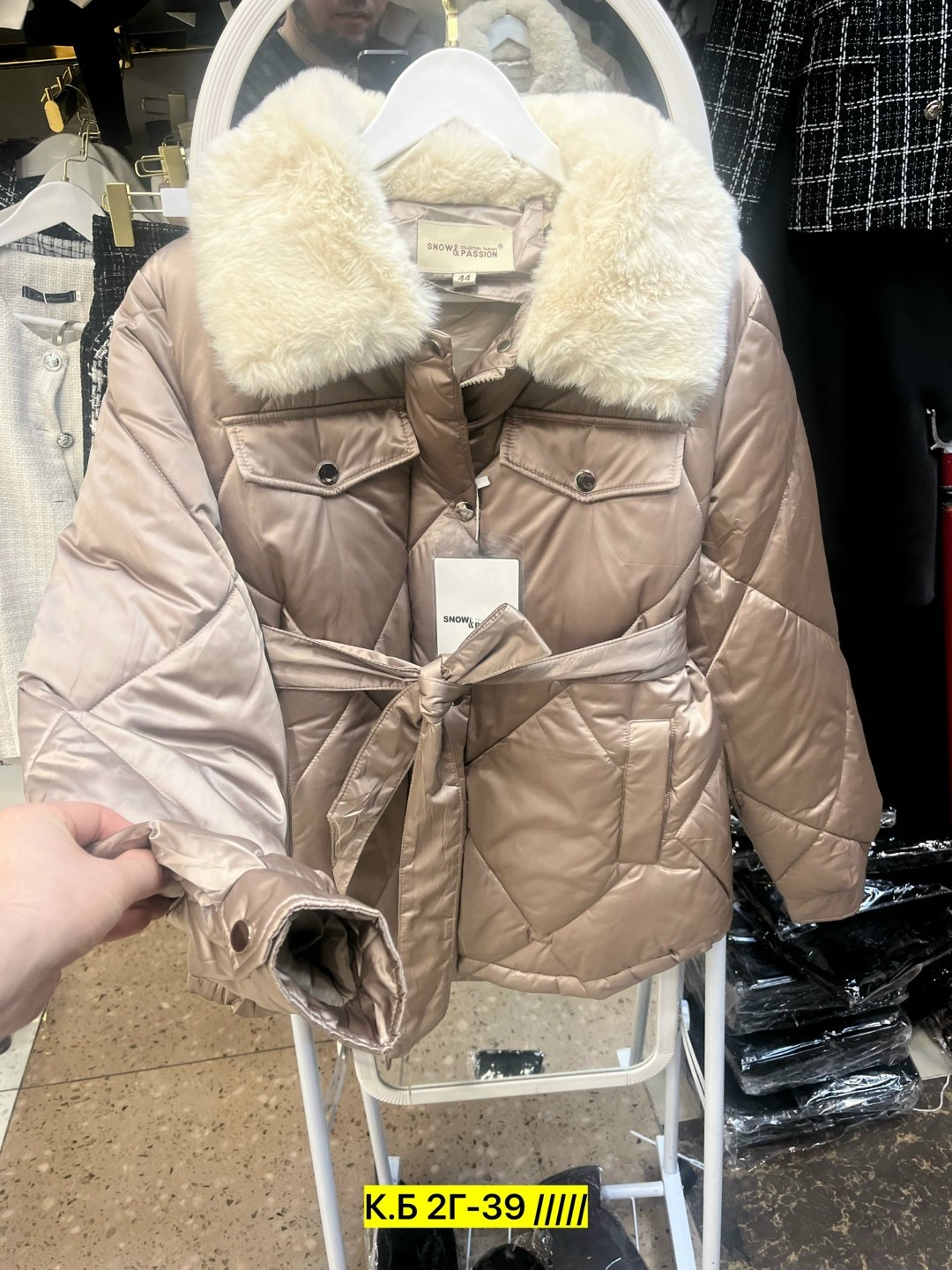 куртка max mara с мехом женская,куртка max mara с мехом,женские куртки,зимняя женская куртка,куртка женская бежевая