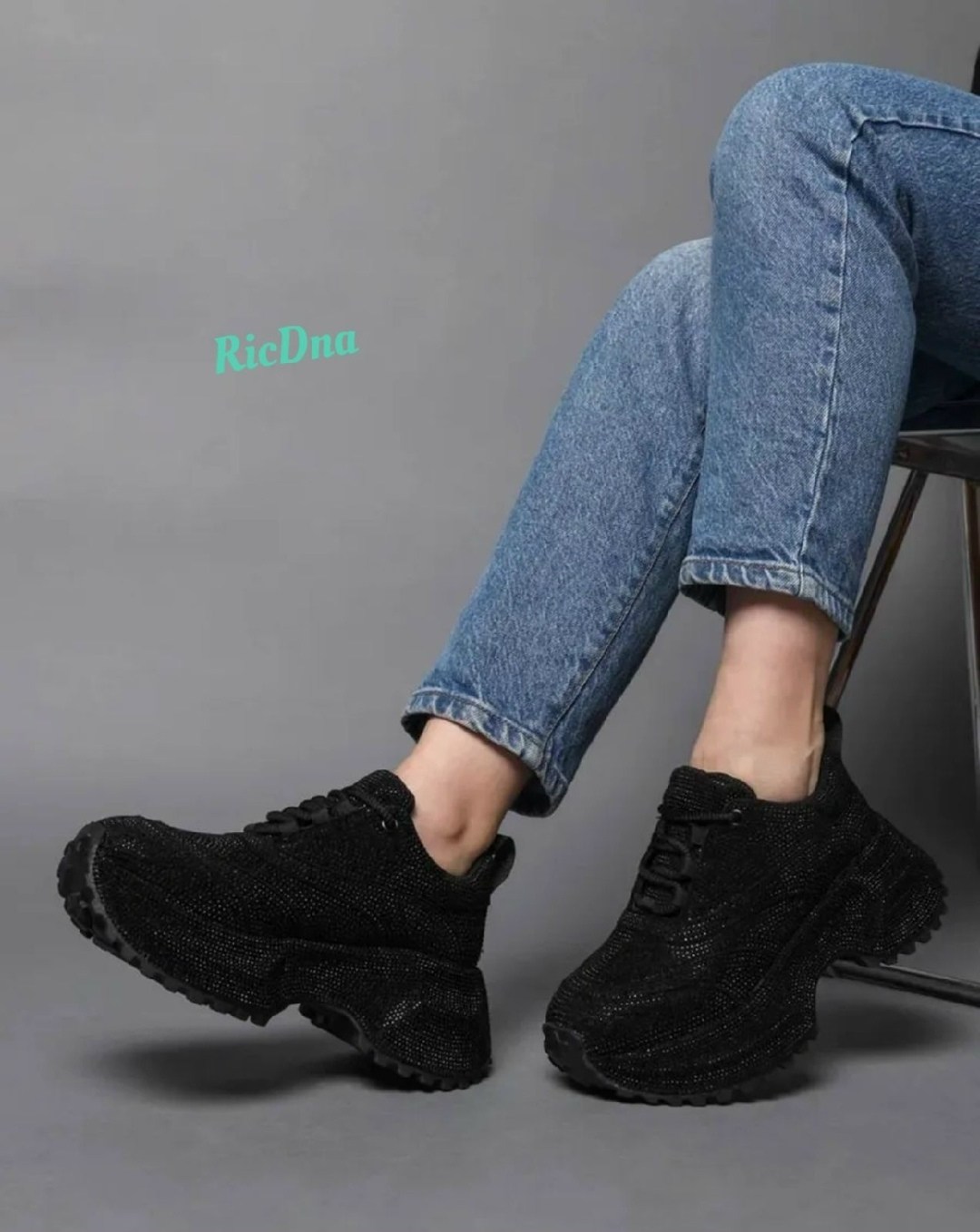 ,женские кроссовки,черные кроссовки,женская ,кроссовки со стразами