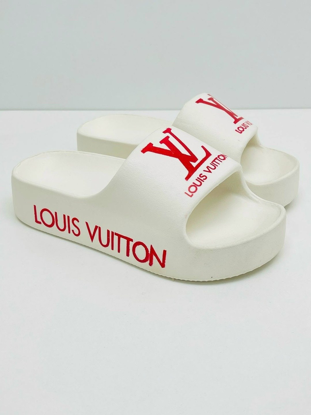 ,шлепанцы женские,шлепки женские,шлепки гладкие,тапочки louis vuitton